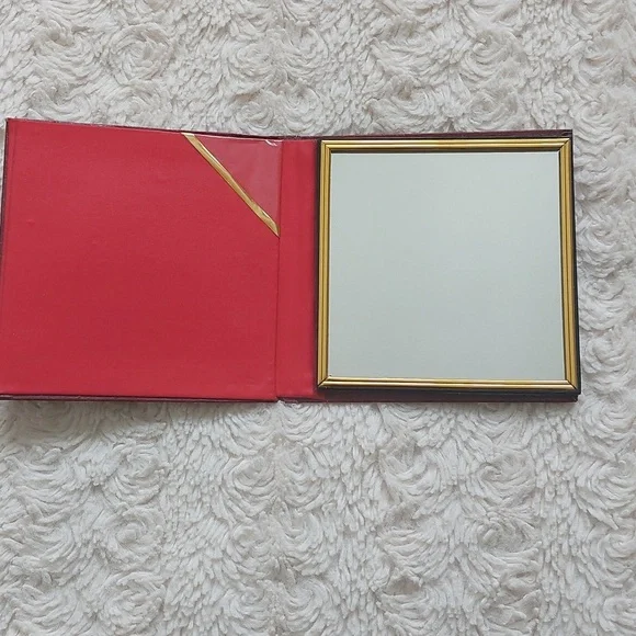 Compact Mirror - Picture 3 of 5